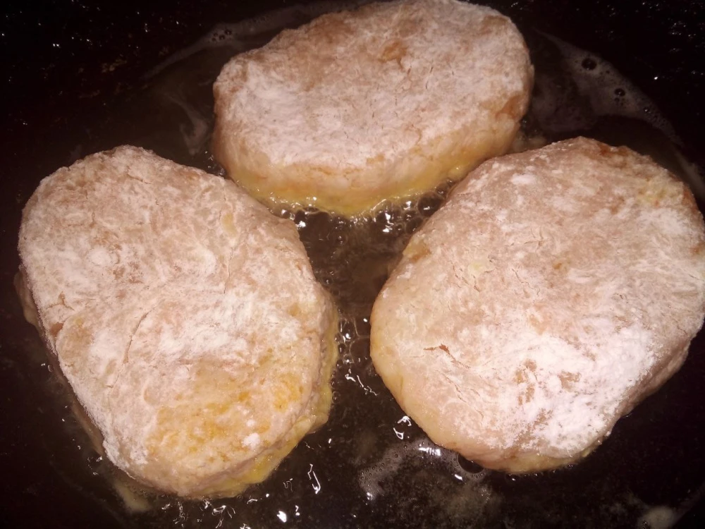 Доливать масло