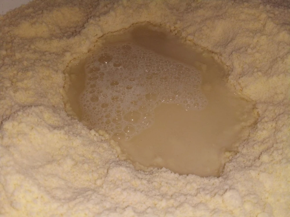 Соль, дрожжи и вода
