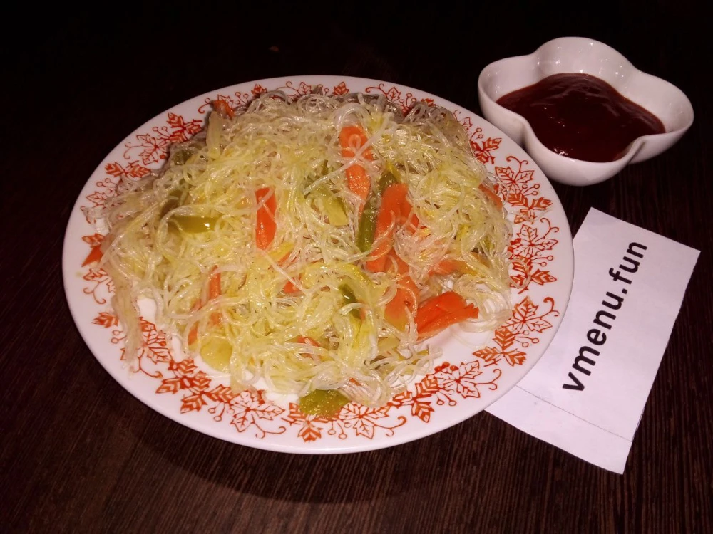 Фунчоза с луком, болгарским перцем и морковью