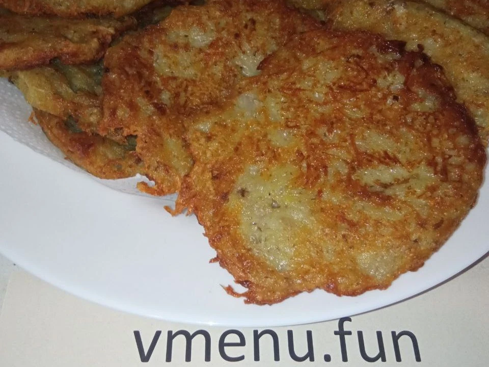 Грибные драники из шампиньонов с картофелем