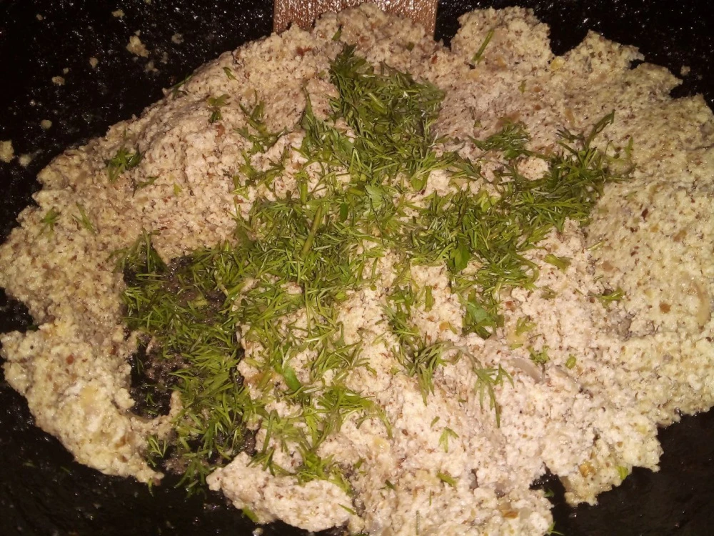 Добавляем укроп и ещё воды