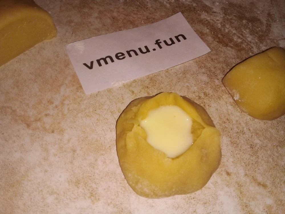 Положить сгущённое молоко