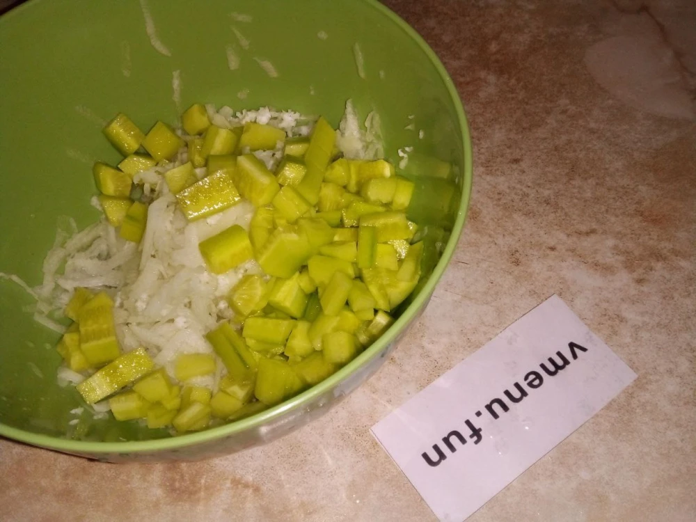 Порезать огурец