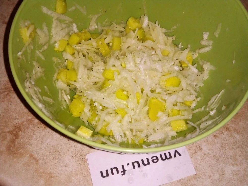 Посолить и перемешать