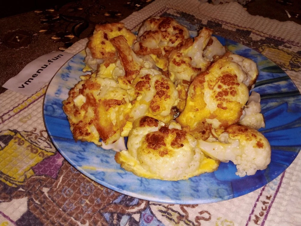Отварная цветная капуста обжаренная с яйцами
