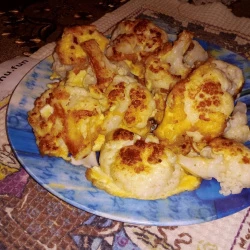 Отварная цветная капуста обжаренная с яйцами