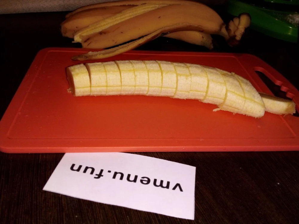Нарезать банан