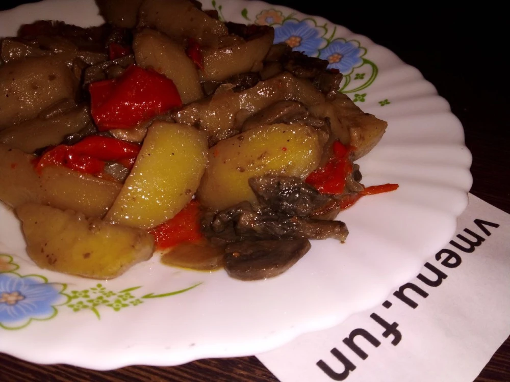 Картофель с грибами и болгарским перцем запечённые в духовке