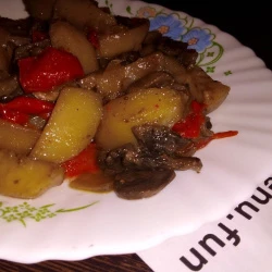 Картофель с грибами и болгарским перцем