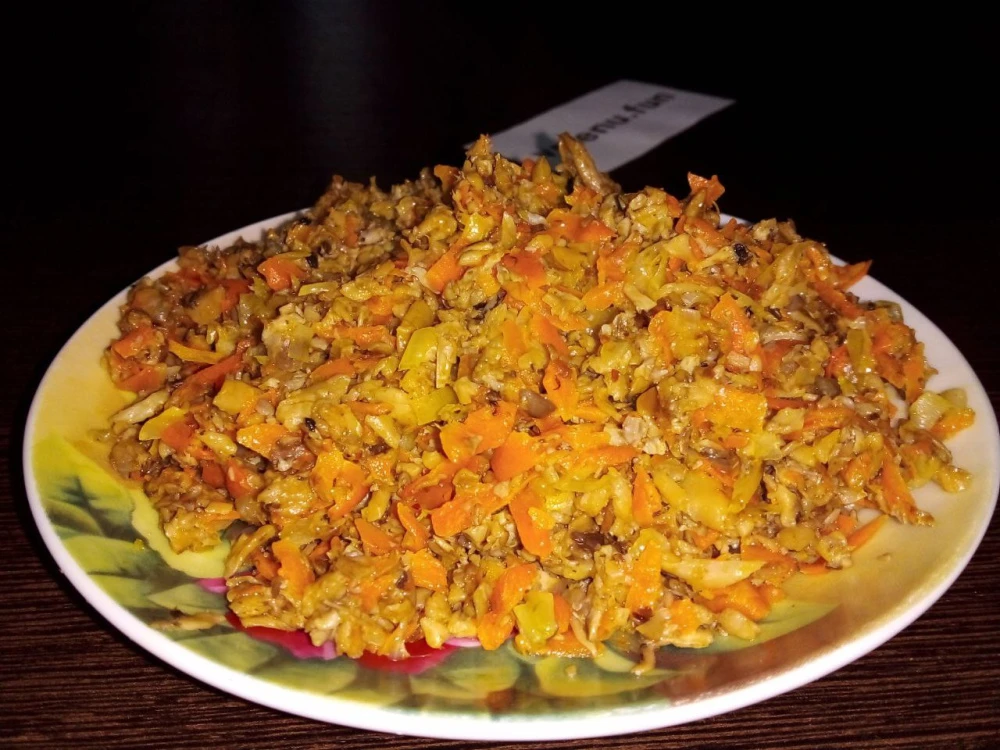Икра из нижней части вешенок с луком и морковью