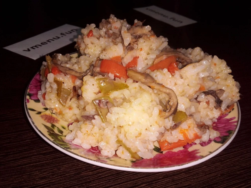 Рис тушеный с грибами вешенками и стручковой фасолью