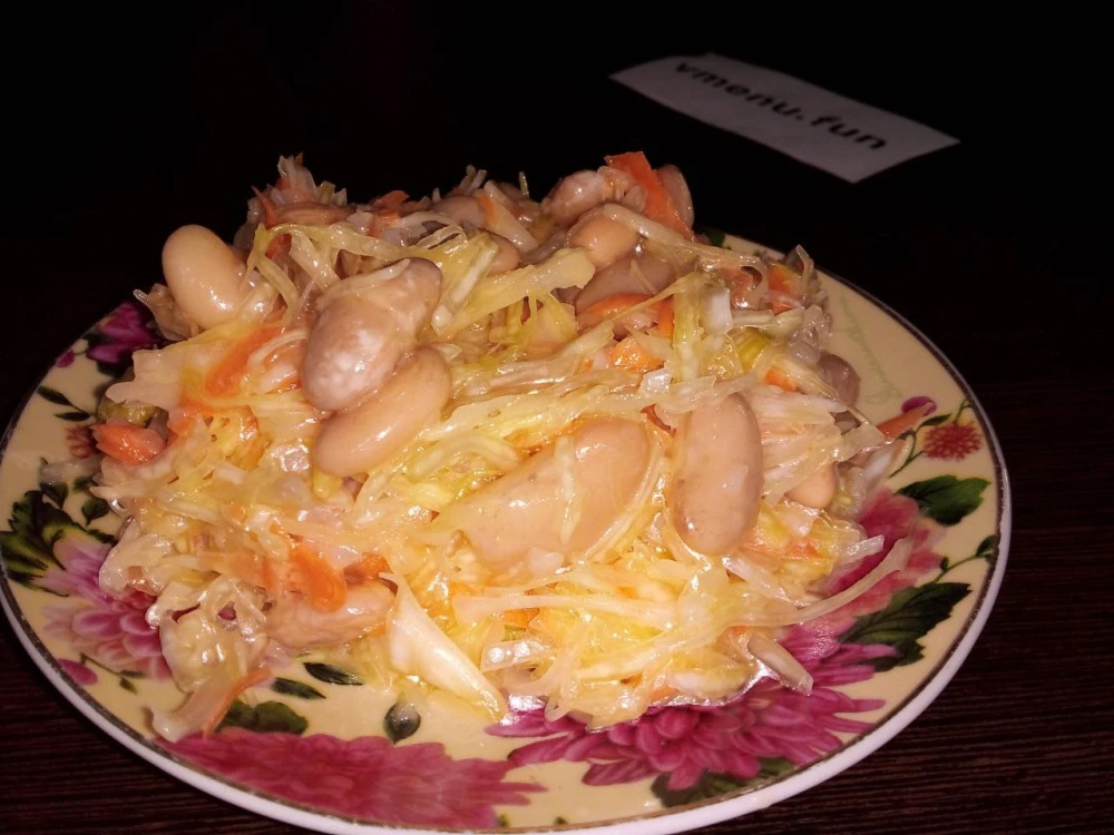 Салат из капусты с фасолью заправленный постным, веганским майонезом