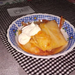 Голубцы с начинкой из риса, овощей и яиц