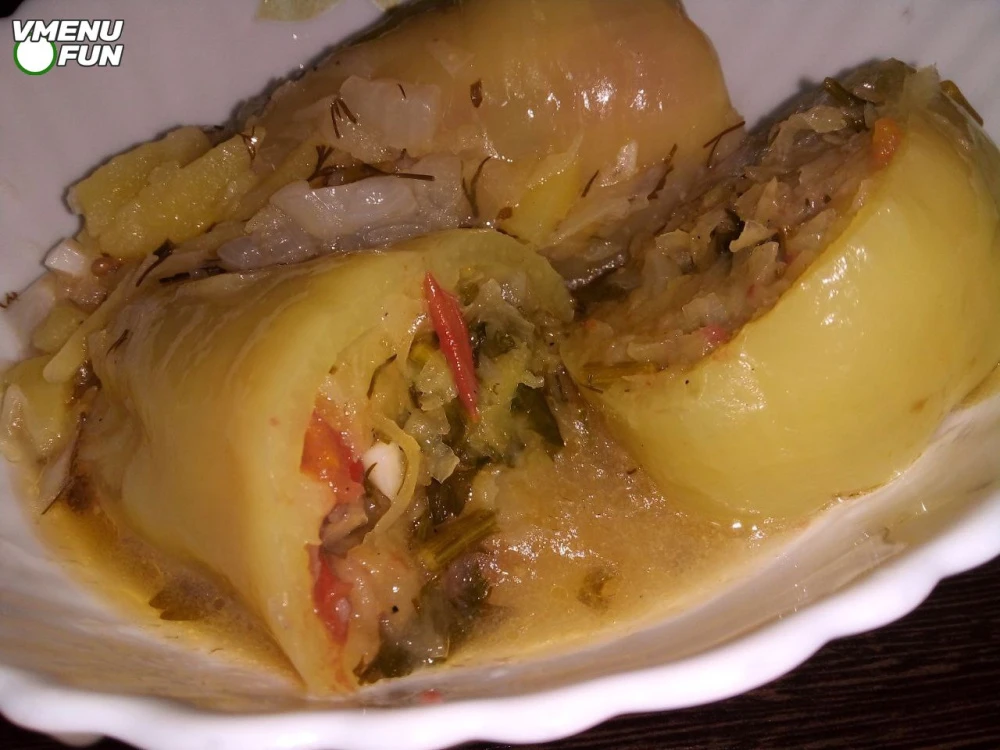 Тушеный болгарский перец фаршированный овощами