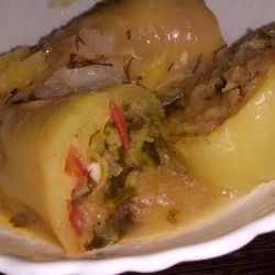 Тушеный болгарский перец фаршированный овощами