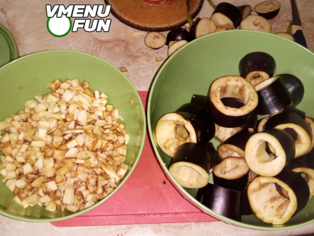 Порезать баклажаны кубиками