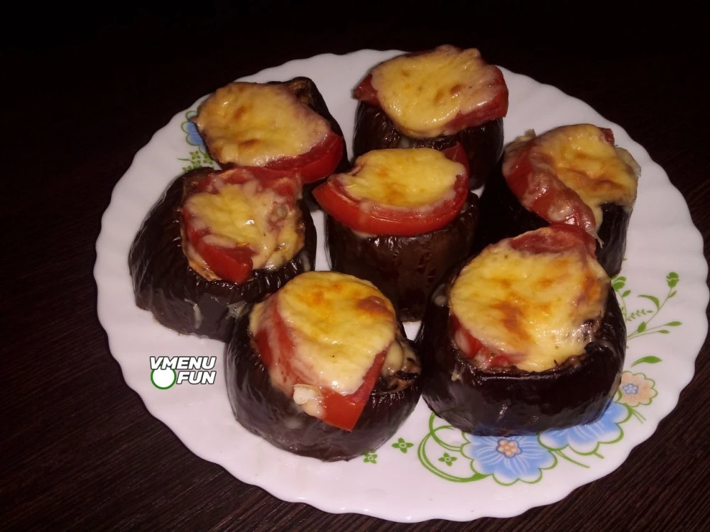 Баклажаны с грибами, сыром и помидорами запечённые в духовке