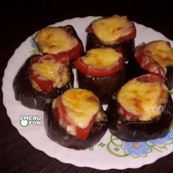 Баклажаны с грибами, сыром и помидорами