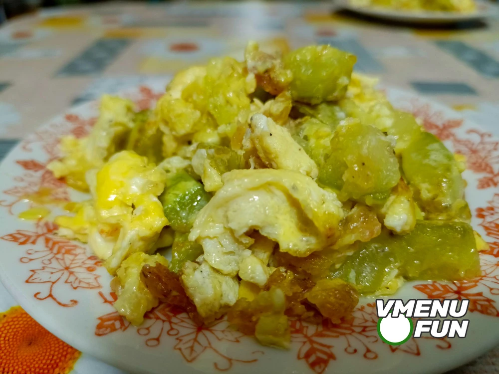 Кабачки обжаренные кубиками с яйцами