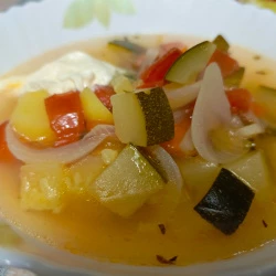 Овощной суп с кабачками и чесноком