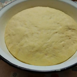 Дрожжевое тесто для пирожков. На воде, с яйцом и растительным маслом